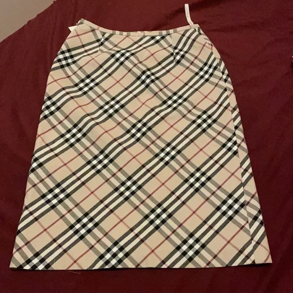 ⭐️Authentic Burberry Check Nova Skirt - Picture 5 of 5